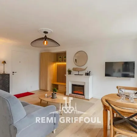 La Petite Source Modern Apartment In The Heart Of Honfleur הונפלר