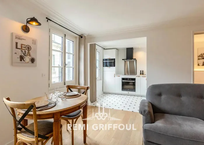 La Petite Source - Downtown - 2p