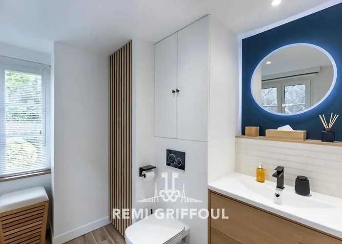 La Petite Source - Downtown - 2p